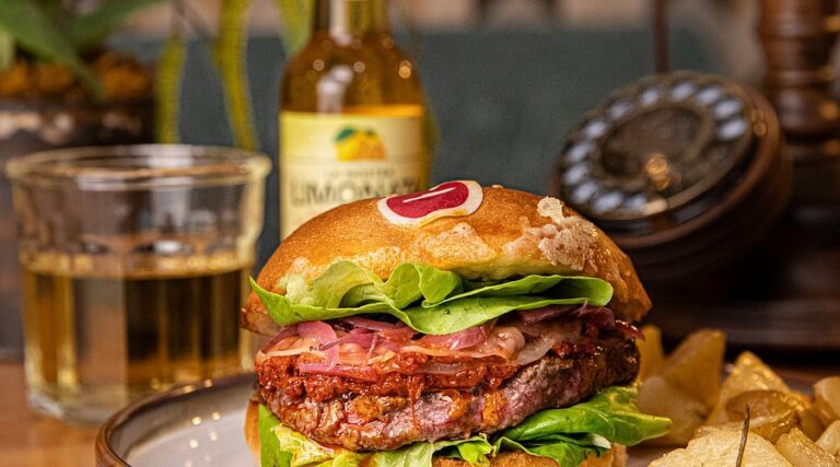 fb burger 4 768x427